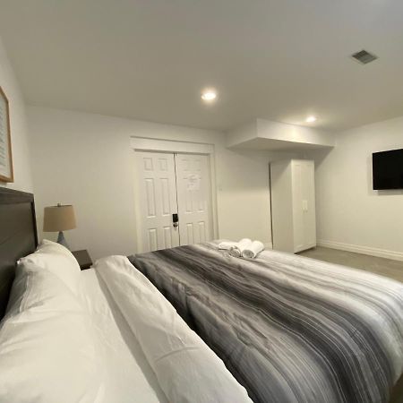 Yorkmills And Bayview !B Spacious And Stylish Private Bdr With Shared Bathroom Toronto Exteriör bild